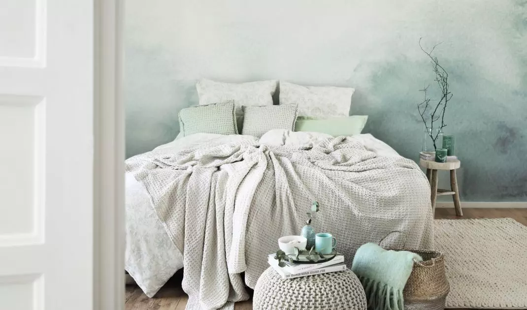 Fresh mint color will be a perfect choice 