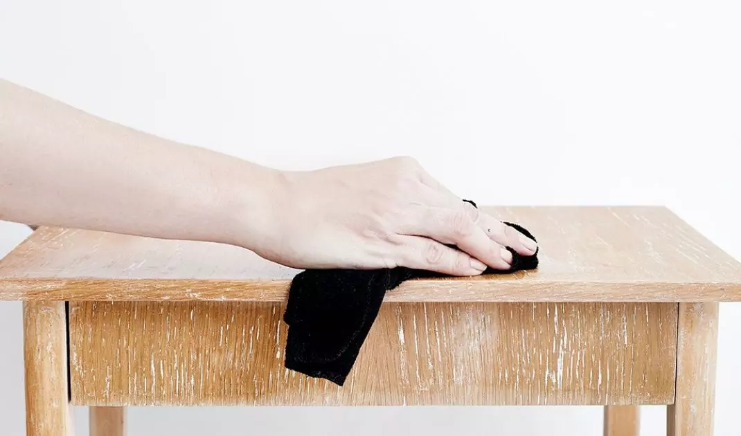 It is worth priming the surface of the furniture