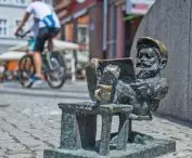  Wrocław, zamieszkany przez milion ludzi i tysiąc krasnali, najlepiej smakuje z roweru
