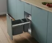 Firma REJS jest jednym z wiodących producentów i dystrybutorów akcesoriów i komponentów meblowych, działających na rynku polskim