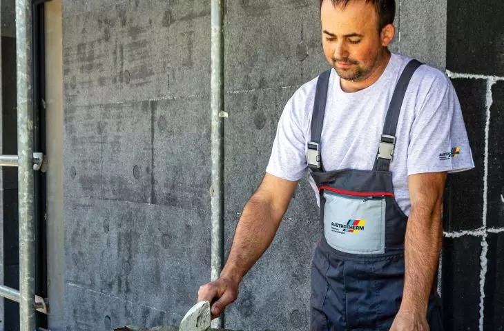Ocieplenie domu pomaga zredukować koszty konsumowanej energii, a co również istotne – utrzymać przytulne ciepło w jego wnętrzu