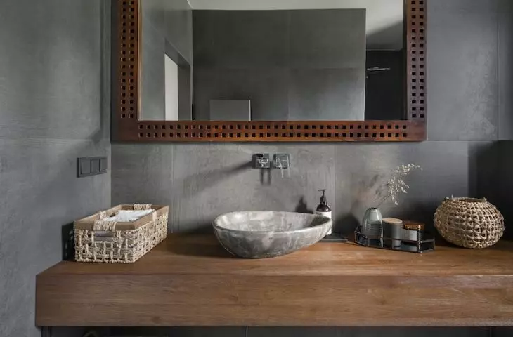 Bathroom on the first floor