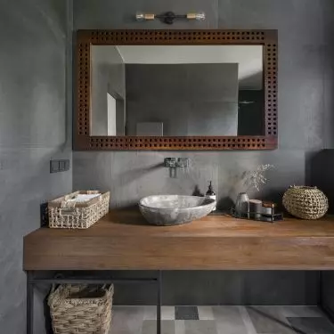 Bathroom on the first floor
