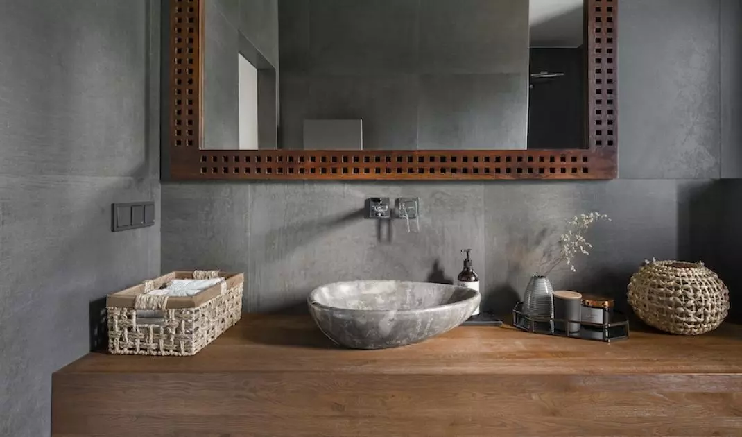 Bathroom on the first floor