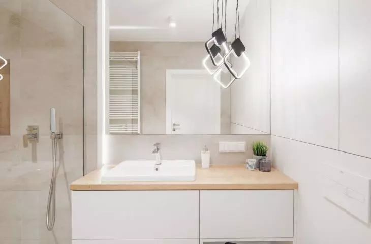 Bathroom combines gray and wood