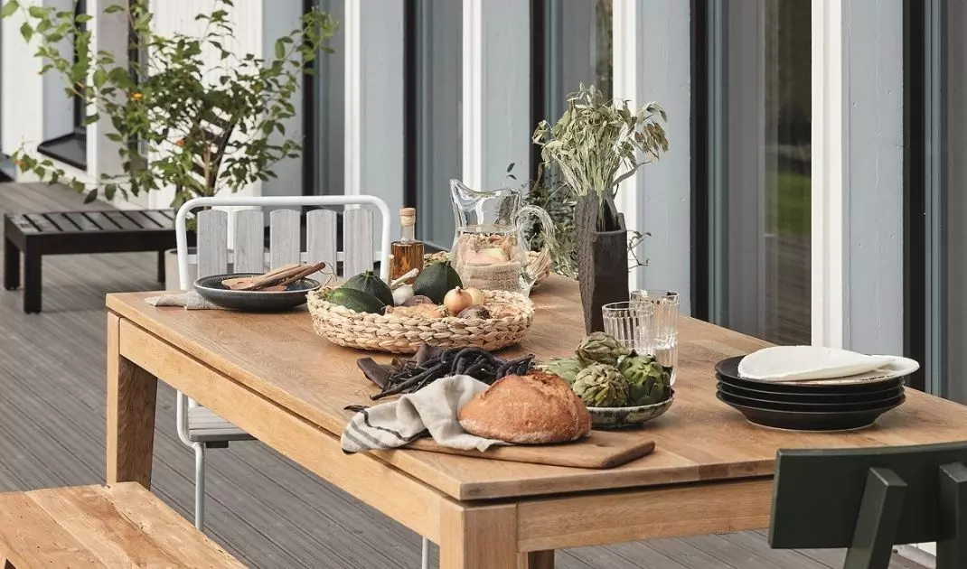 Choose an interesting color of varnish to create an original arrangement 