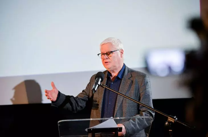 profesor Jerzy Hausner podsumowujący konferencję