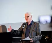 profesor Jerzy Hausner podsumowujący konferencję