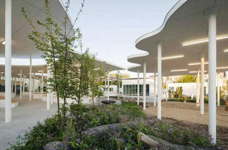 zgodnie z założeniami architektki, targowisko z czasem stanie się naturalistycznym, lekko dzikim parkiem