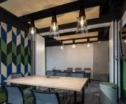 Combining ceiling elements with wall panels from the HERADESIGN Creative line.