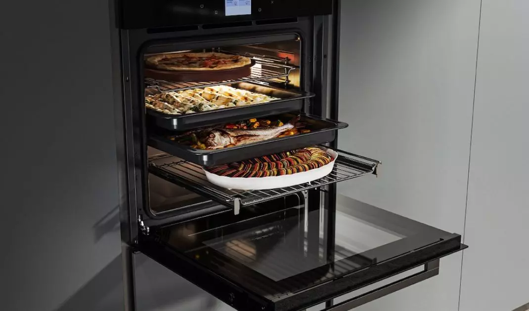 Modern ovens allow you to bake several dishes at the same time 