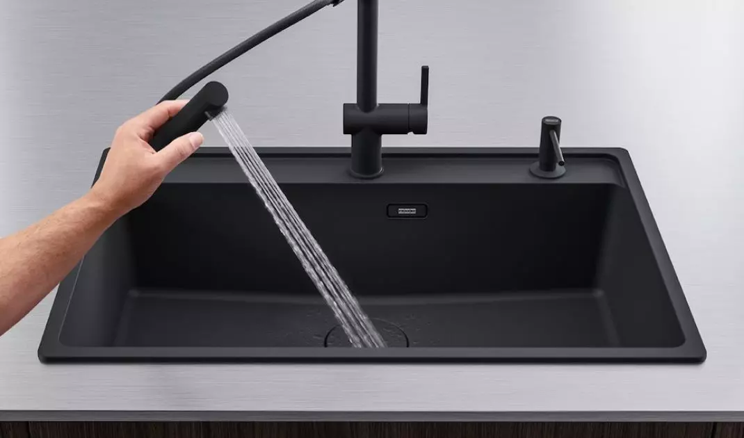 Pull-out spout promotes savings 