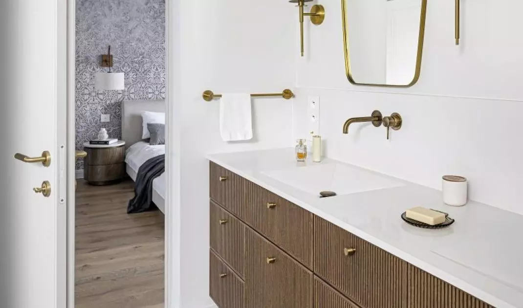 Mediterranean style bathroom