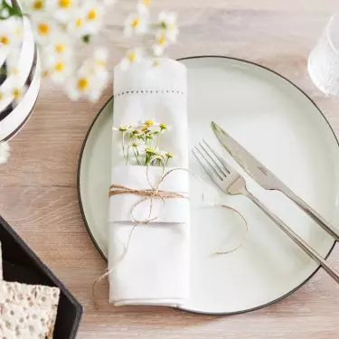 Aromatic chamomile will beautifully decorate the tableware