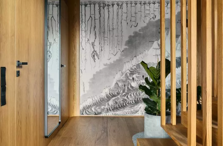 The lobby features wallpaper with a mountain theme