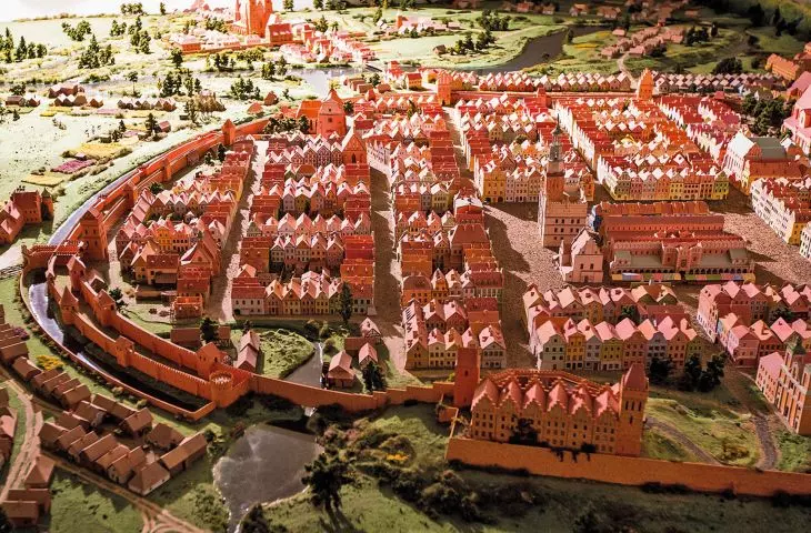 średniowieczny Poznań rzeczywiście był drugim miastem królestwa, wtedy — po Krakowie