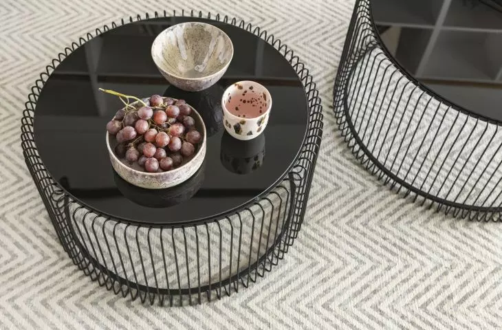 Openwork coffee tables