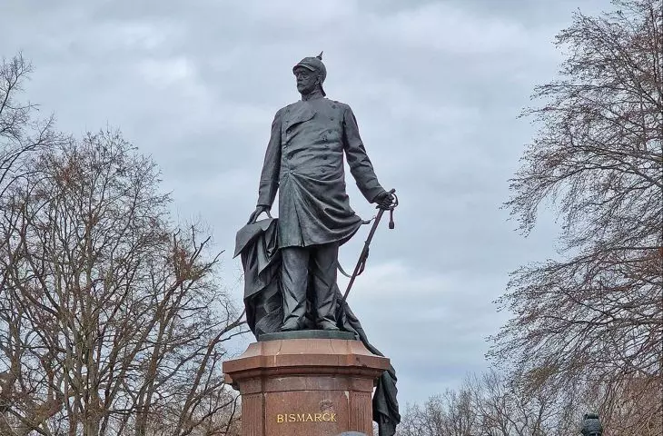  kanclerz Bismarck; pojedynek pomników nadal nie jest rozstrzygnięty…