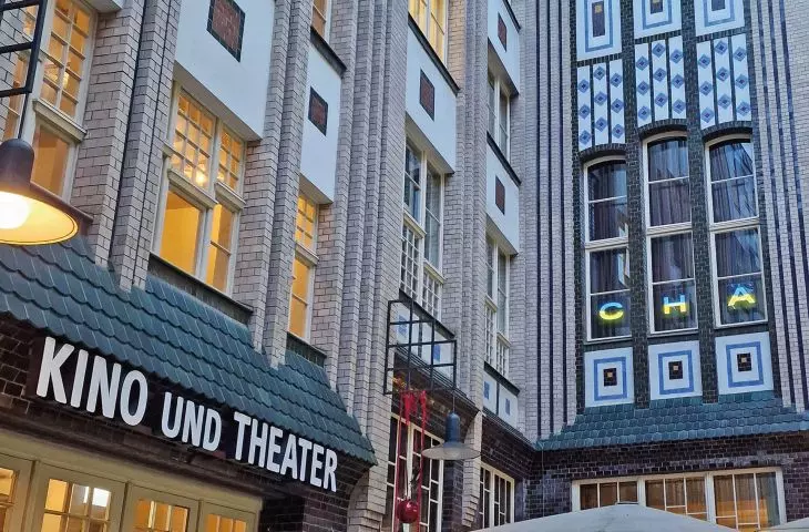 glazurowy zawrót głowy — Die Hackeschen Höfe w dzielnicy Mitte: robi wspaniałe wrażenie, to chyba najlepsza architektonicznie rzecz w całym Berlinie, proj.: Kurt Berndt