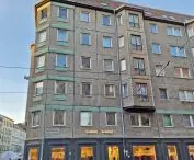 dość elegancka wersja bloku z wielkiej płyty; ciekawie wschodni Berlin obrabia sentymenty za DDR, to niemiecka wersja naszych PRL-owskich fascynacji
