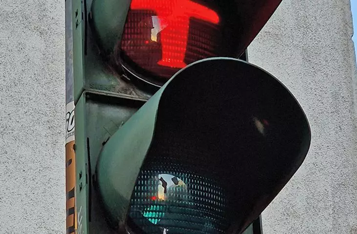 kultowy NRD-owski Ampelmännchen, w skrócie Ampelmann, proj.: Karl Peglau