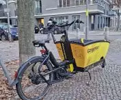 kultura rowerowa jest zaawansowana, można z ulicy wynająć rower cargo — mieszkańcy Berlina pedałują całorocznie, niezależnie od pogody