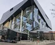 współczesna architektura fajnie rzeźbi Berlin — podoba mi się siedziba koncernu wydawniczego Axel Springer (proj.: OMA)
