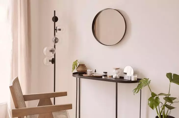 Minimalistyczna toaletka