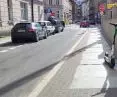 Hulajnogi są duzym problemem na wąskich chodnikach