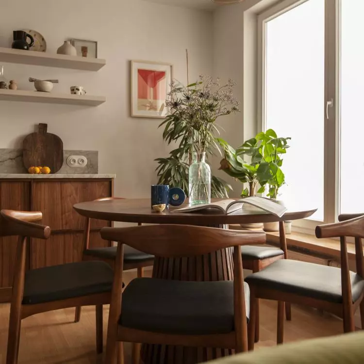 Round table in the dining area