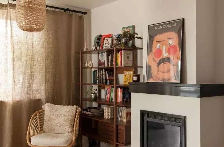  A characteristic element of the lounge area is the fireplace