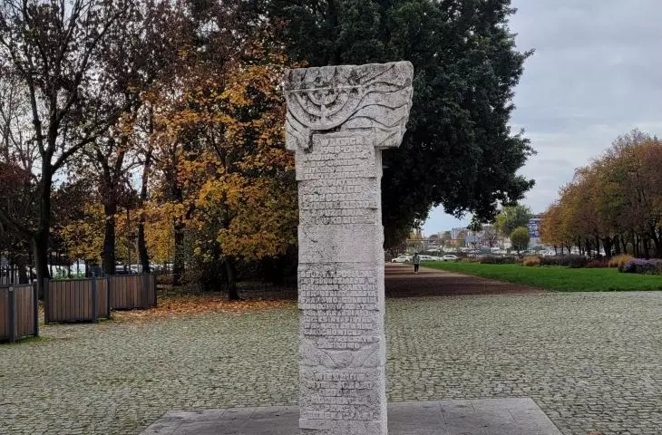 Obelisk commemorating the victims of the Jewish labor camp, Królowej Jadwigi St.