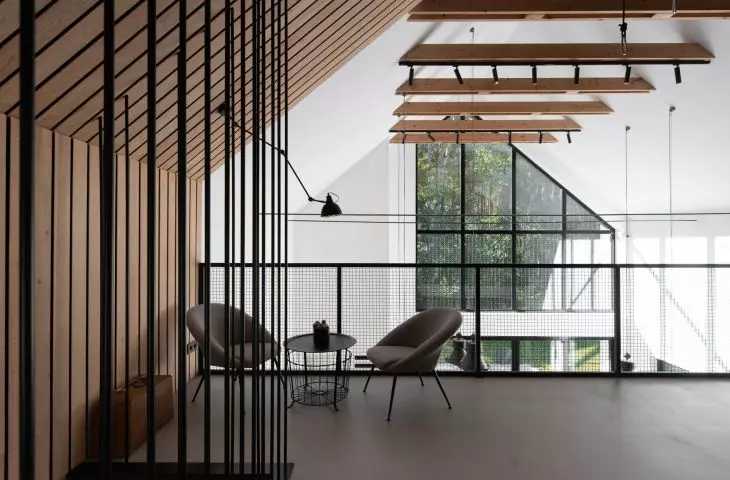 The interior is bright thanks to large glazing