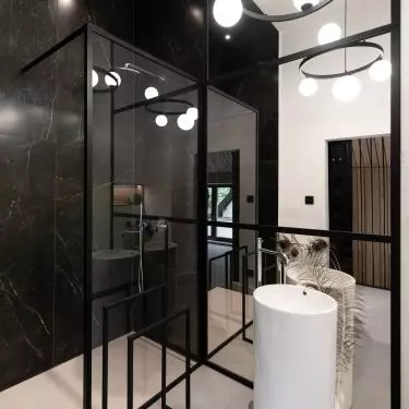 Bathroom in white and black
