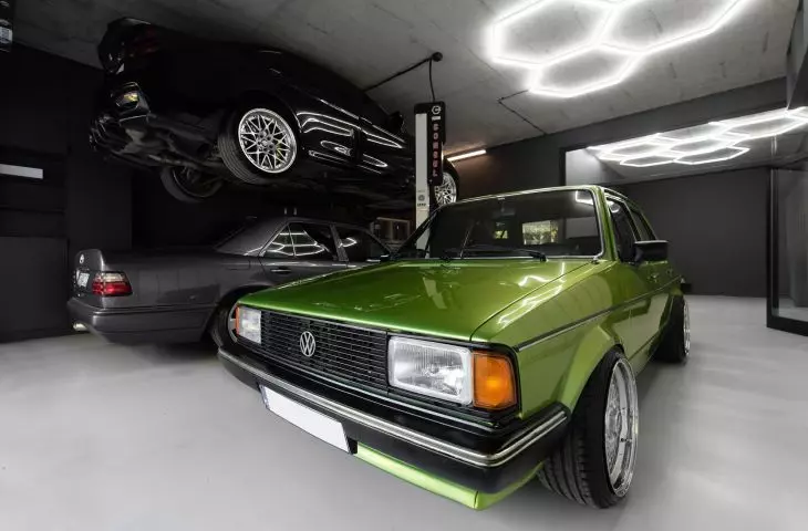 Garage for three cars