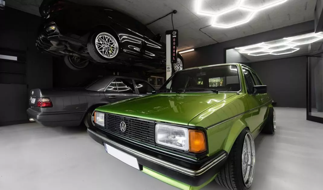 Garage for three cars