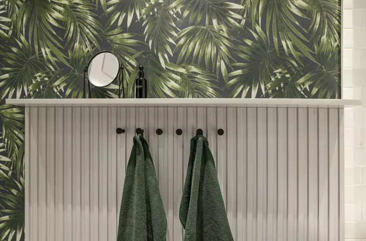 Spotted leaf wallpaper