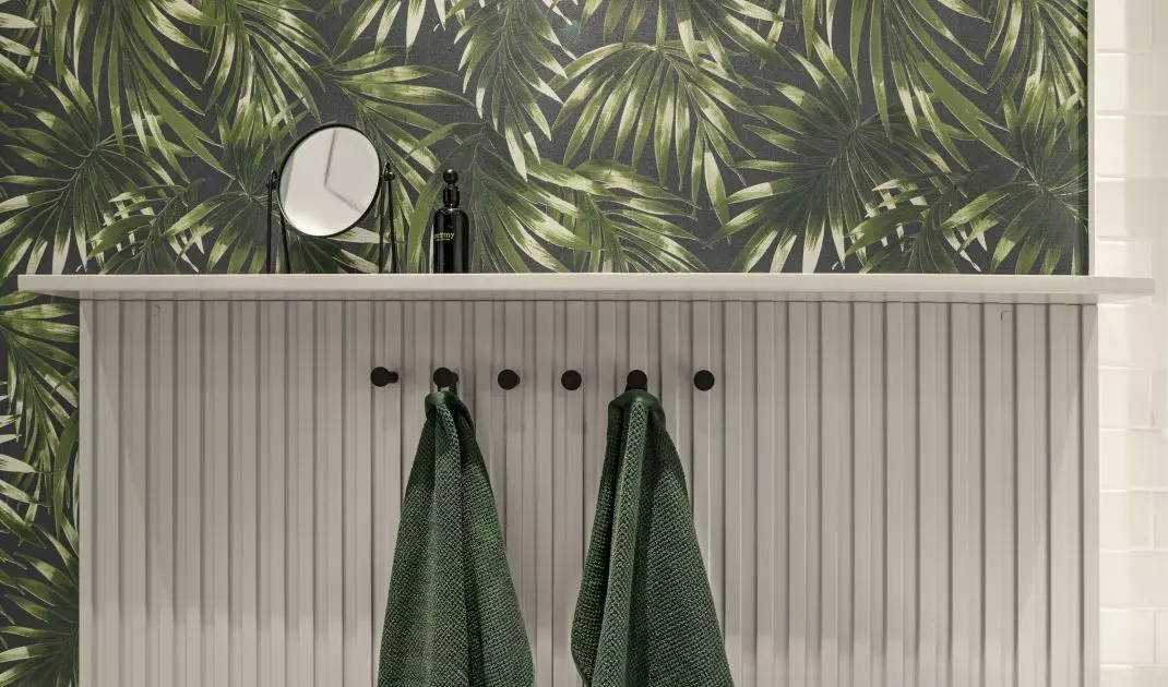 Spotted leaf wallpaper
