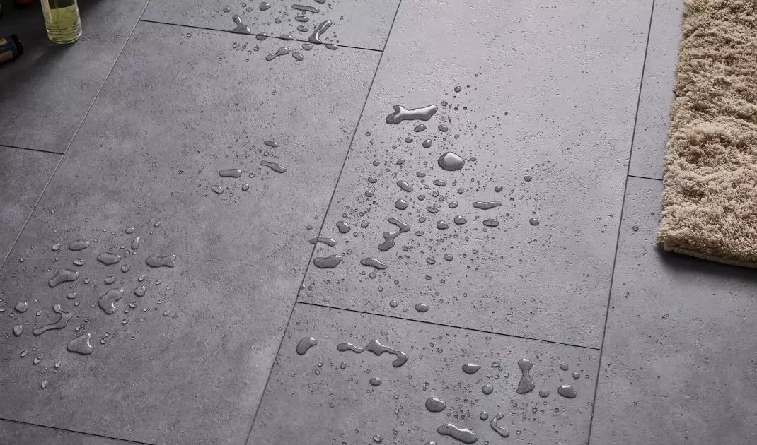 Podłoga Rigio w odcieniu Concrete Dark