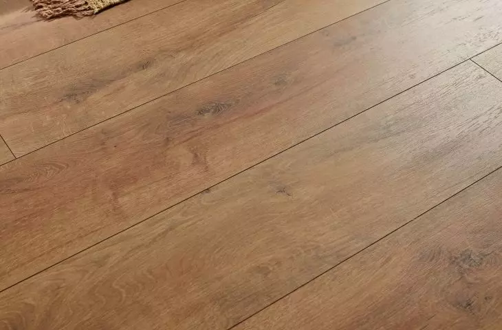 Querra WR waterproof floor panels in the shade of Hadar Oak