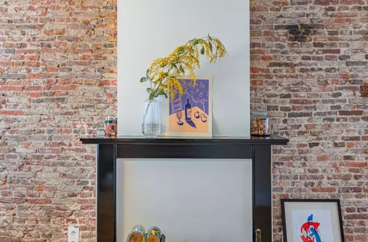 In place of the fireplace there is a wine rack