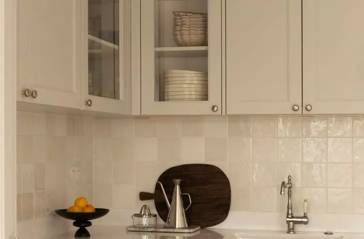 The kitchen fronts are milled