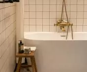 On the bathroom floor, tiles are arranged in a pattern of flowers