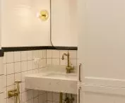 New York style toilet interior