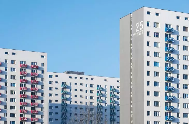 The housing estate on Bolesława Chrobrego Street, where balcony enclosures had to be reconstructed during the thermal modernization of blocks 25, 26, 27 (2012)