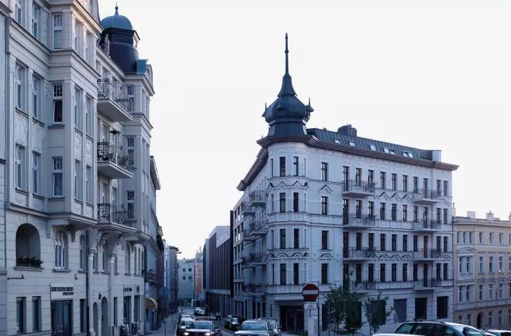 w 2011 roku „Żelazko” zostało zrekonstruowane, a na narożniku ponownie pojawiła się wieżyczka zniszczona w czasie II wojny światowej