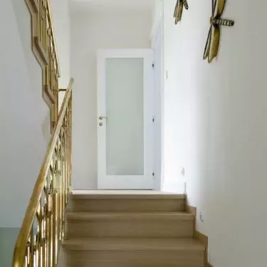 Gold elements appear throughout the apartment 