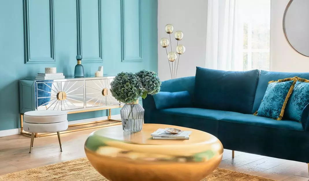 Juxtapose colors by contrast 