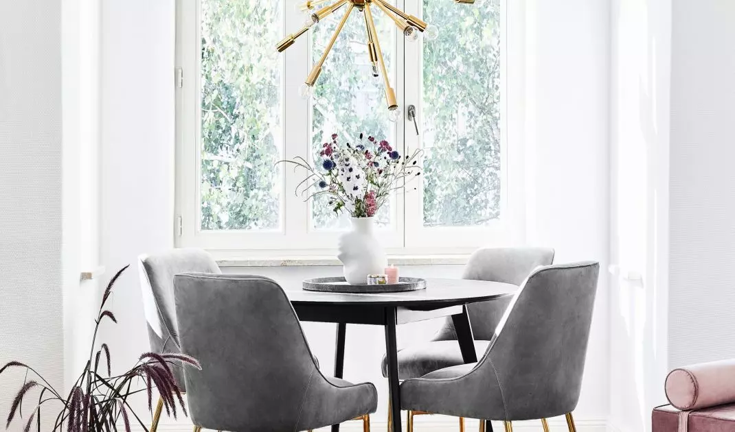 Lighting is a key element of Hollywood Regency style interior design
