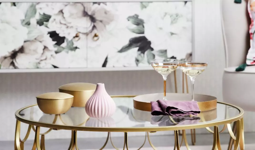 Openwork gold table will work perfectly in the interior in this style